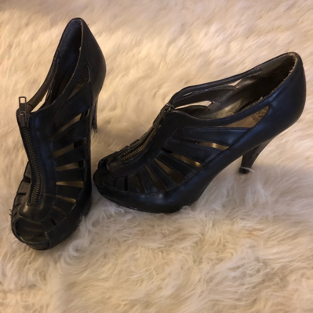 Zip up heels